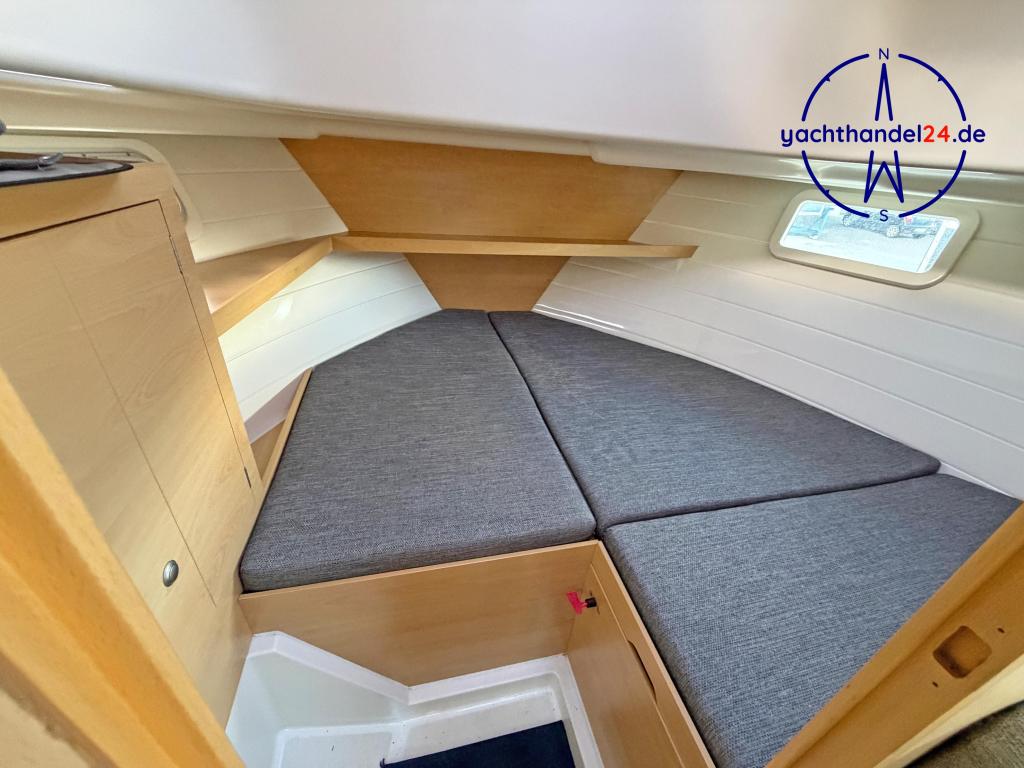 Detailansicht der Delphia 800 Escape Baujahr 2012, 8.3 Meter lang, Zustand: gut