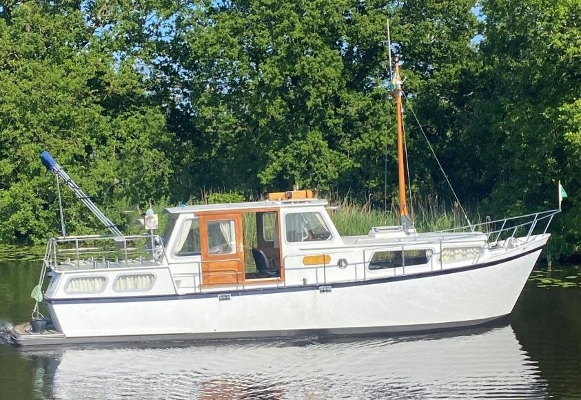 Au&szlig;enansicht der Unbekannter Hersteller Maaskruiser Baujahr 1982, 10.2 Meter lang, Zustand: reparaturbed&uuml;rftig