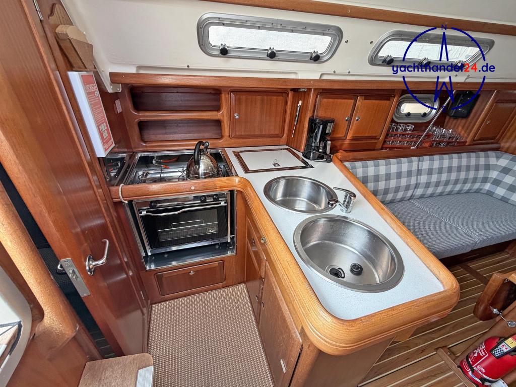 Motorraum der Bavaria 33 Exclusiv Baujahr 1996, 10.28 Meter lang, Zustand: gut