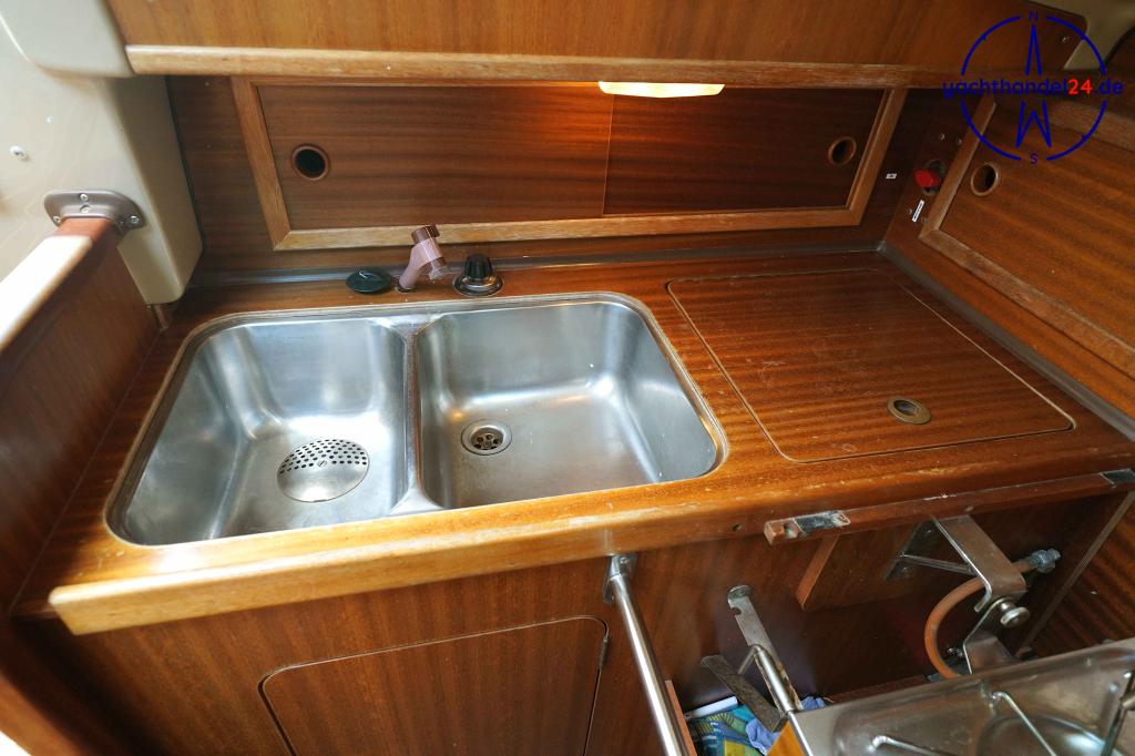 Motorraum der Dehler Optima 101 Baujahr 1985, 10.1 Meter lang, Zustand: gut