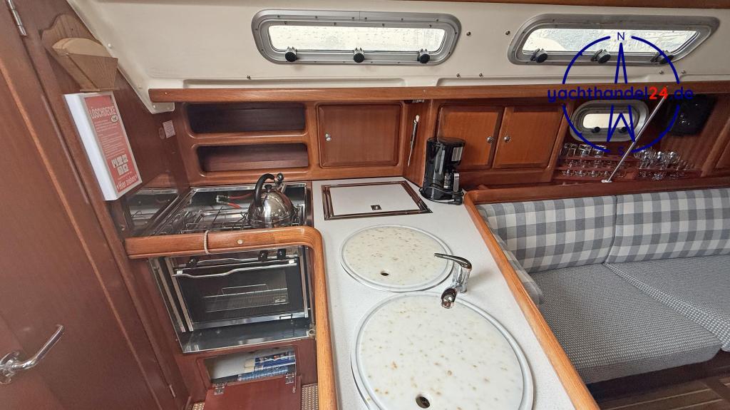 Cockpit der Bavaria 33 Exclusiv Baujahr 1996, 10.28 Meter lang, Zustand: gut