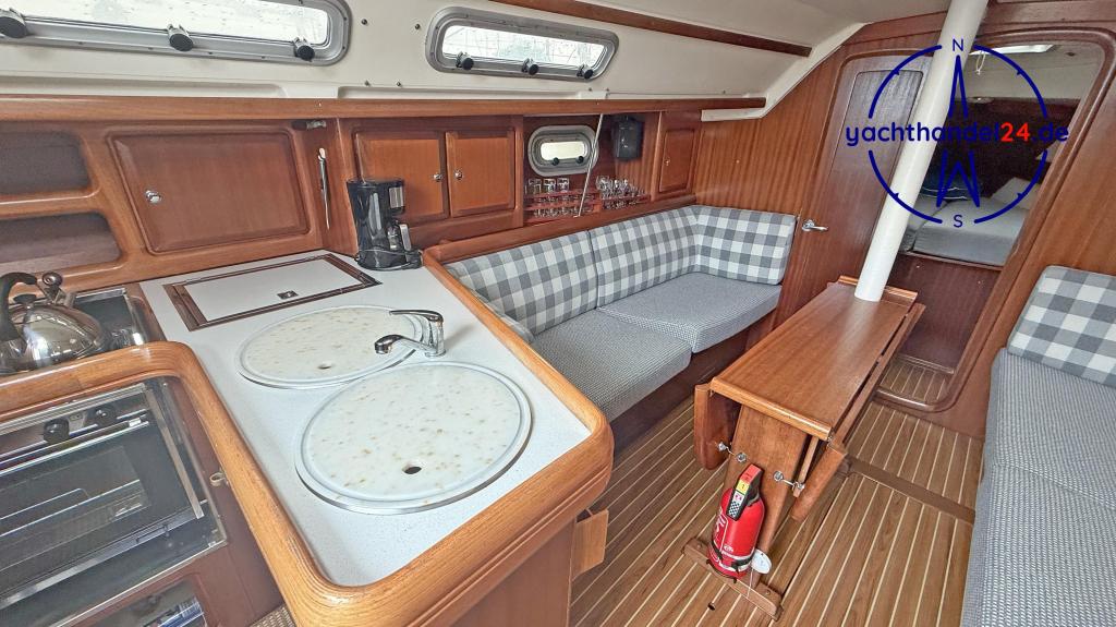 Cockpit der Bavaria 33 Exclusiv Baujahr 1996, 10.28 Meter lang, Zustand: gut