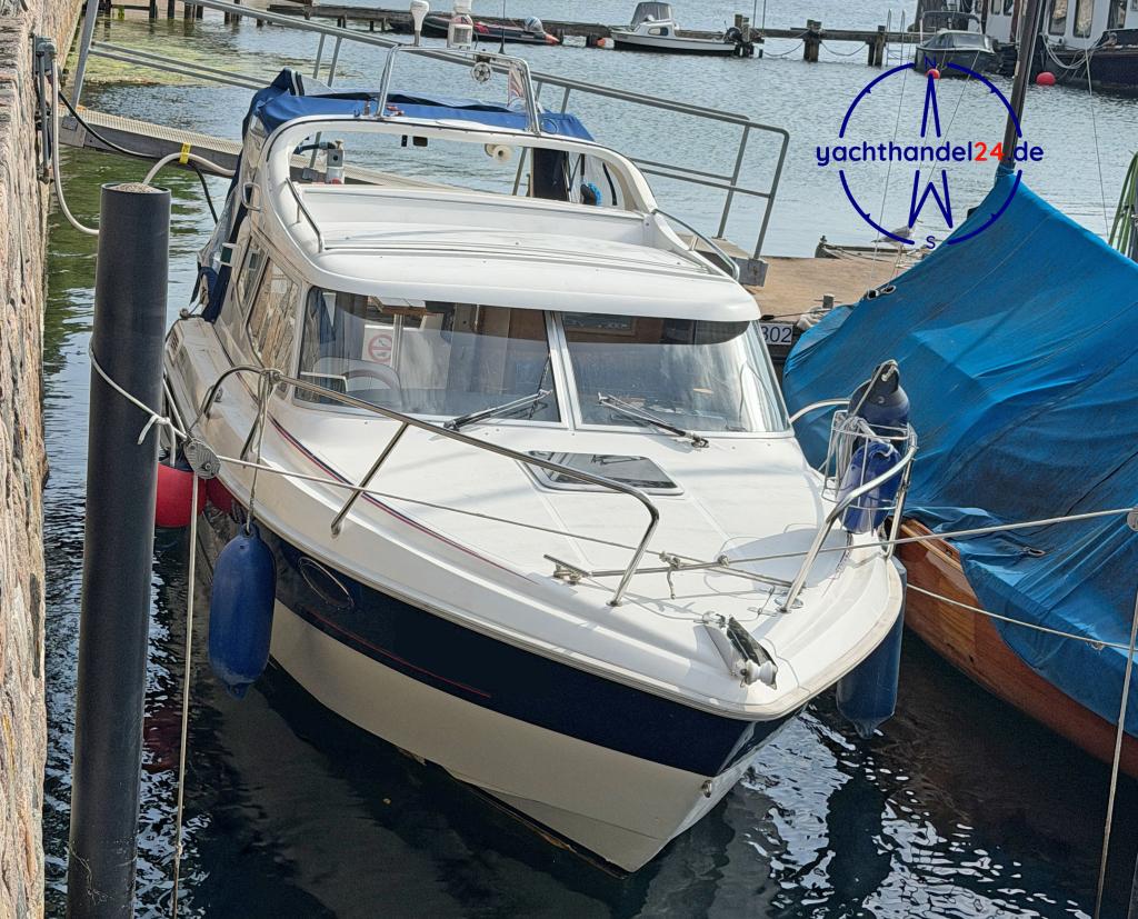 Detailansicht der Bella Falcon 26 Fatino Baujahr 2002, 8.17 Meter lang, Zustand: gut