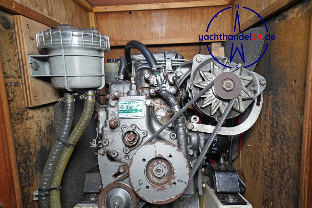 Cockpit der Trio 92 Baujahr 1983, 9.2 Meter lang, Zustand: sehr gut