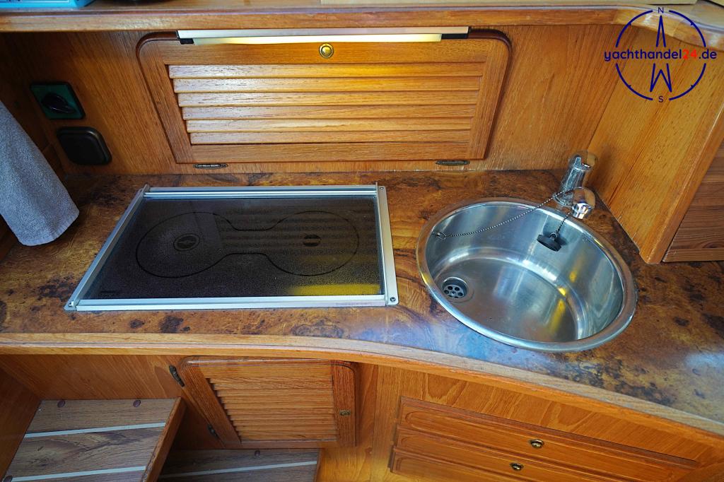 Motorraum der Joda Monaco 310 Baujahr 1998, 9.75 Meter lang, Zustand: sehr gut