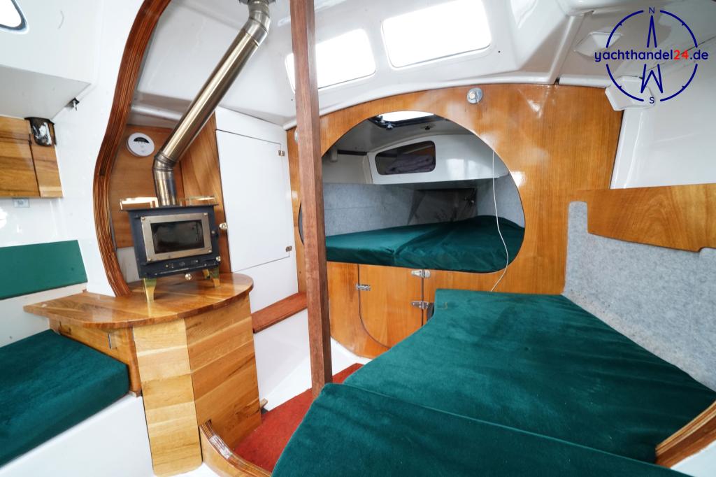 Au&szlig;enansicht der Comar Comet 910 Baujahr 1977, 9.1 Meter lang, Zustand: reparaturbed&uuml;rftig