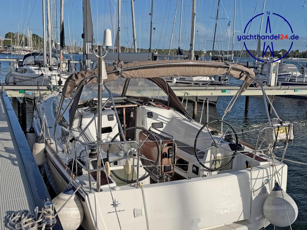 Cockpit der Jeanneau Sun Odyssey 349 Baujahr 2020, 10.34 Meter lang, Zustand: gut