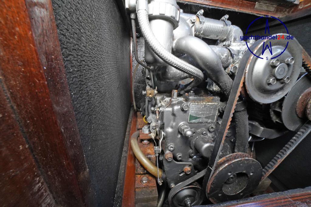 Deck der Waarschip 36 LD Baujahr 1992, 10.75 Meter lang, Zustand: reparaturbed&uuml;rftig