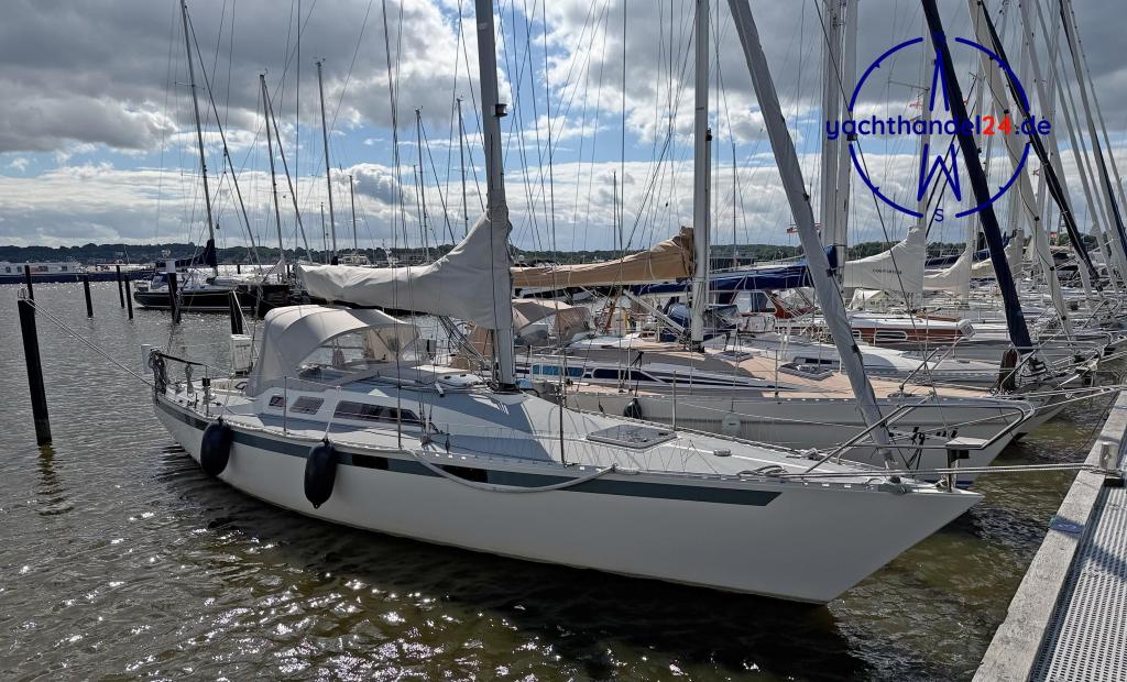 Detailansicht der Diva Fabola Diva 39 Baujahr 1986, 11.8 Meter lang, Zustand: gut