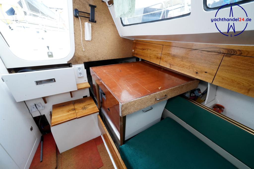 Cockpit der Comar Comet 910 Baujahr 1977, 9.1 Meter lang, Zustand: reparaturbed&uuml;rftig