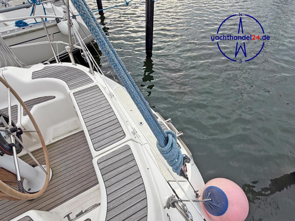 Au&szlig;enansicht der Bavaria 33 Exclusiv Baujahr 1996, 10.28 Meter lang, Zustand: gut