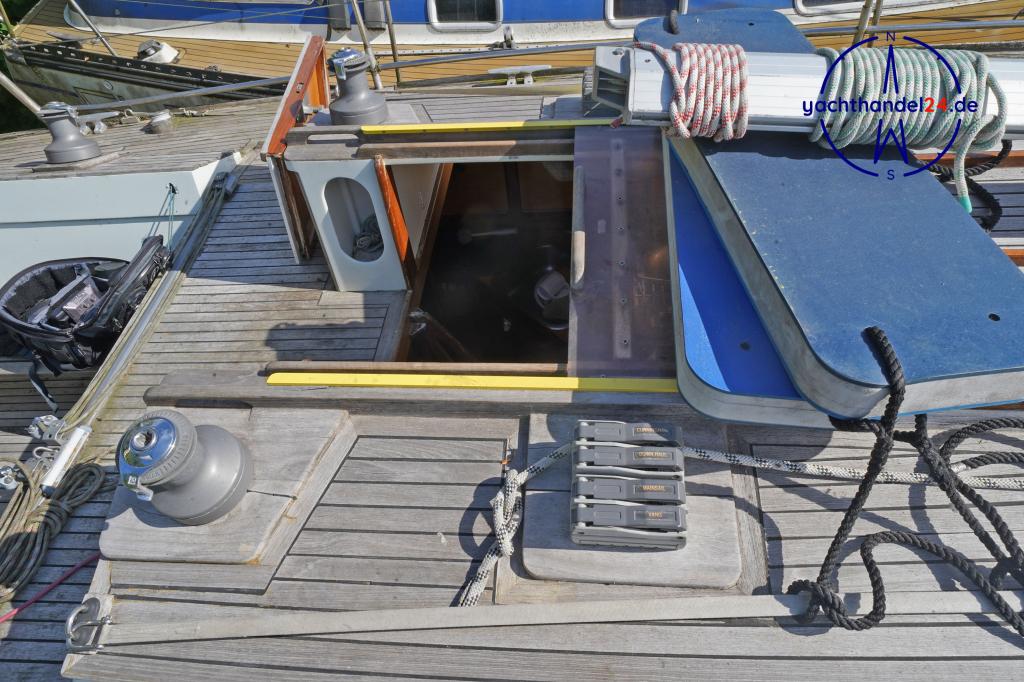 Au&szlig;enansicht der Waarschip 36 LD Baujahr 1992, 10.75 Meter lang, Zustand: reparaturbed&uuml;rftig