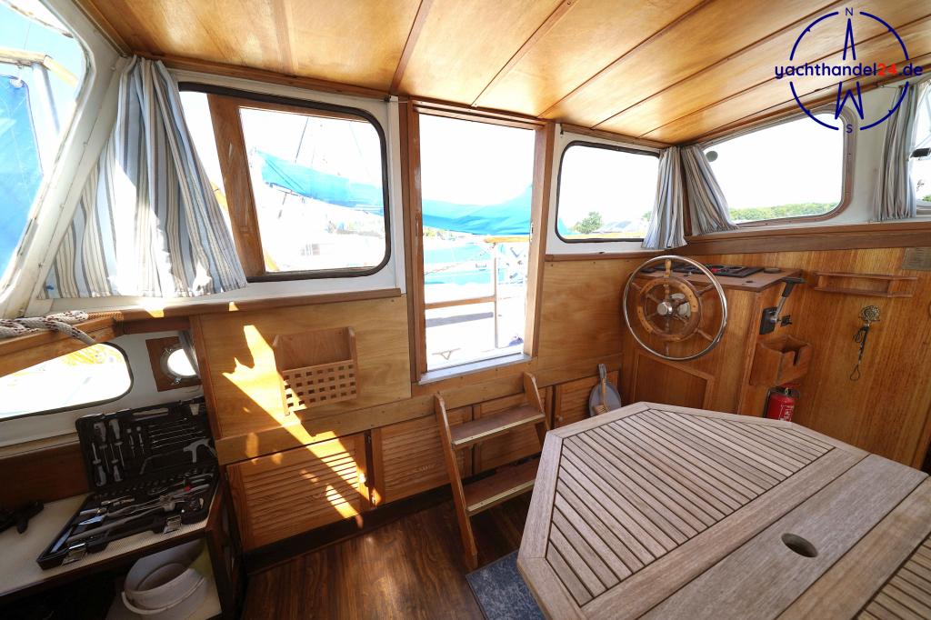 Cockpit der Unbekannter Hersteller &auml;hnlich Pedro Yacht Baujahr 1975, 10 Meter lang, Zustand: gut