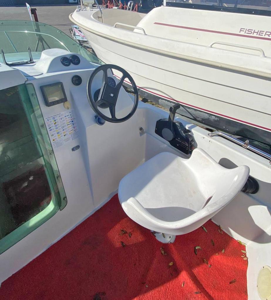 Cockpit der Quicksilver Cabin 435 Baujahr 1999, 4.48 Meter lang, Zustand: gut