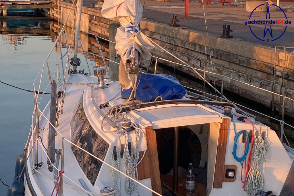 Cockpit der Comar Comet 910 Baujahr 1977, 9.1 Meter lang, Zustand: reparaturbed&uuml;rftig