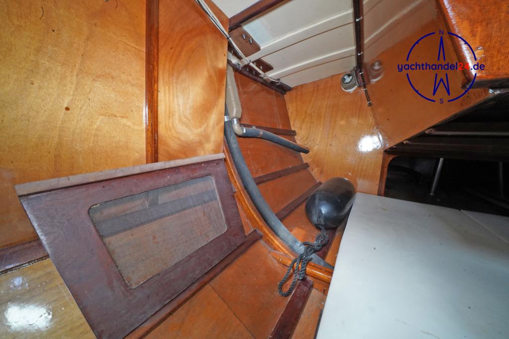 Detailansicht der Waarschip 36 LD Baujahr 1992, 10.75 Meter lang, Zustand: reparaturbed&uuml;rftig