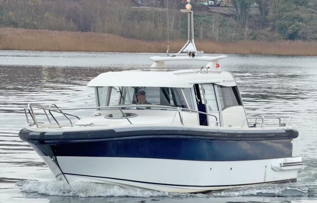 Detailansicht der Askeladden 805 Commuter Baujahr 2006, 8 Meter lang, Zustand: sehr gut