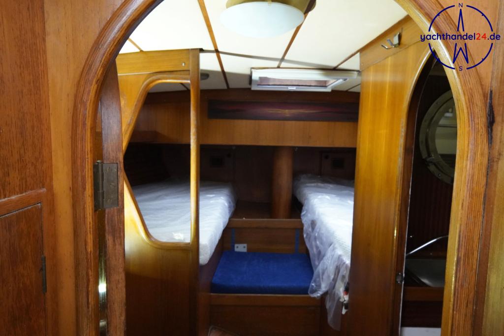 Cockpit der Nautors Swan 39 DS Baujahr 1977, 11.98 Meter lang, Zustand: reparaturbed&uuml;rftig