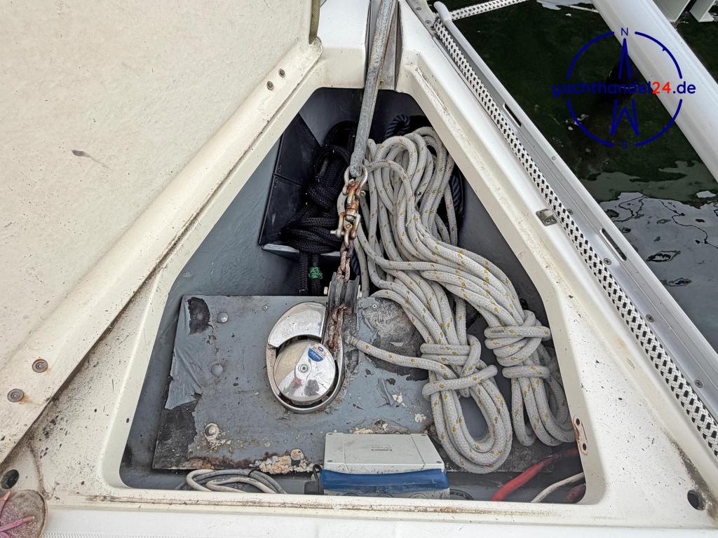 Cockpit der Bavaria 33 Exclusiv Baujahr 1996, 10.28 Meter lang, Zustand: gut