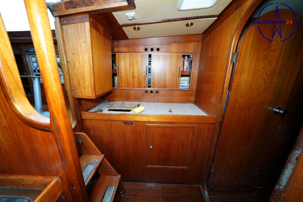 Deck der Nautors Swan 39 DS Baujahr 1977, 11.98 Meter lang, Zustand: reparaturbed&uuml;rftig