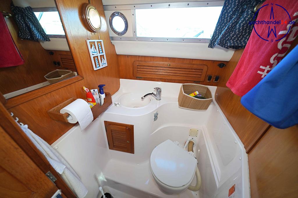 Motorraum der Joda Monaco 310 Baujahr 1998, 9.75 Meter lang, Zustand: sehr gut