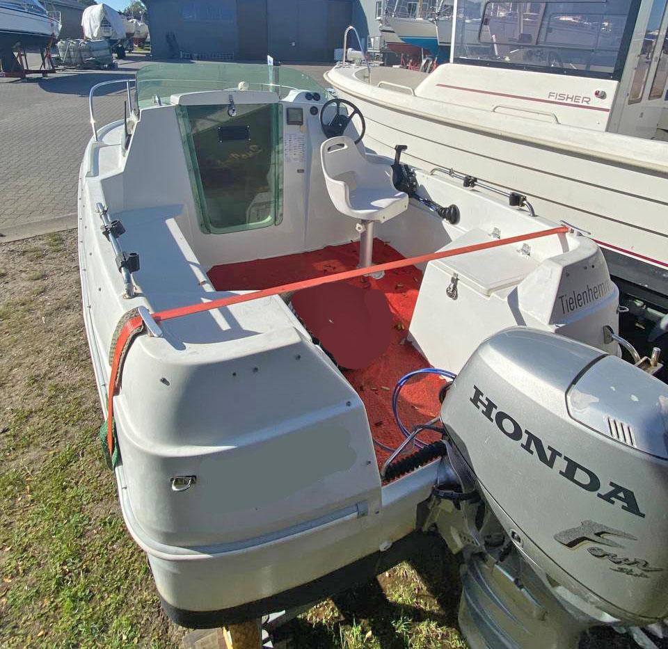 Detailansicht der Quicksilver Cabin 435 Baujahr 1999, 4.48 Meter lang, Zustand: gut