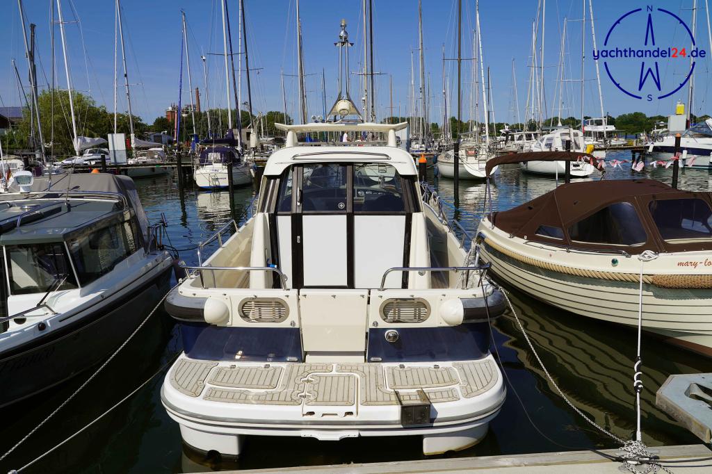 Cockpit der Askeladden 805 Commuter Baujahr 2006, 8 Meter lang, Zustand: gut