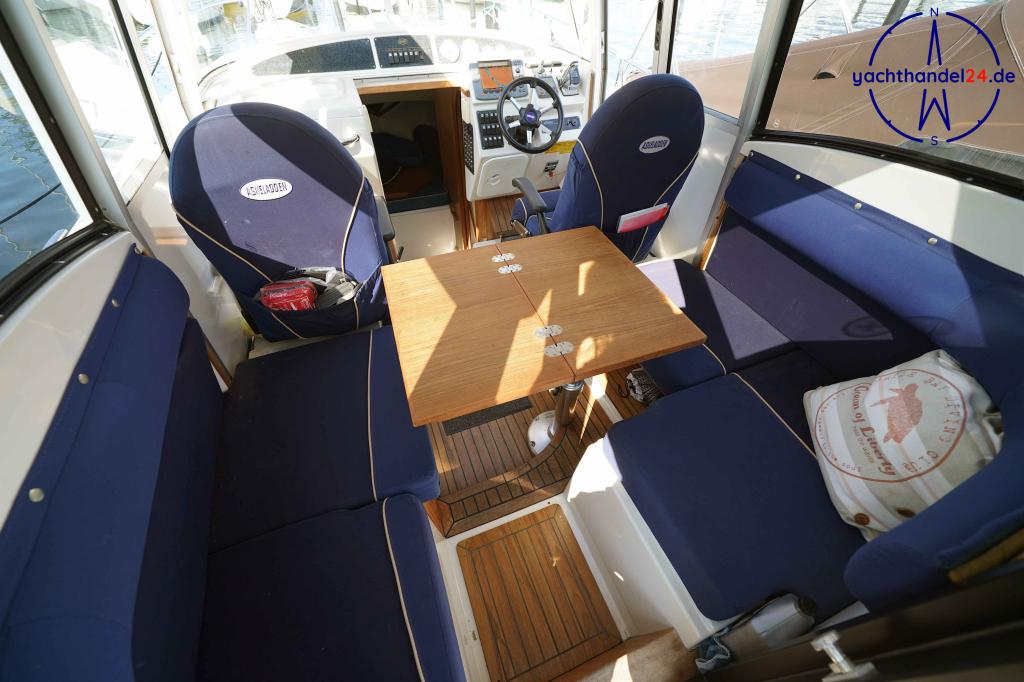 Cockpit der Askeladden 805 Commuter Baujahr 2006, 8 Meter lang, Zustand: gut