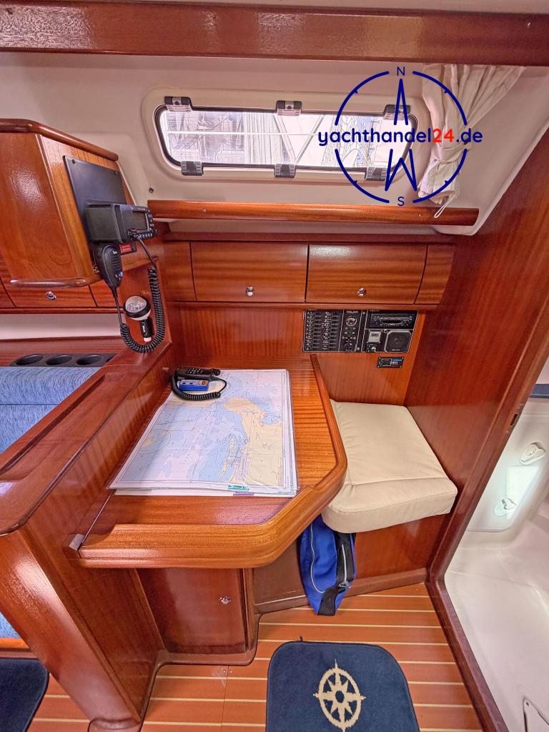 Innenansicht der Bavaria 36 Baujahr 2004, 11.4 Meter lang, Zustand: sehr gut