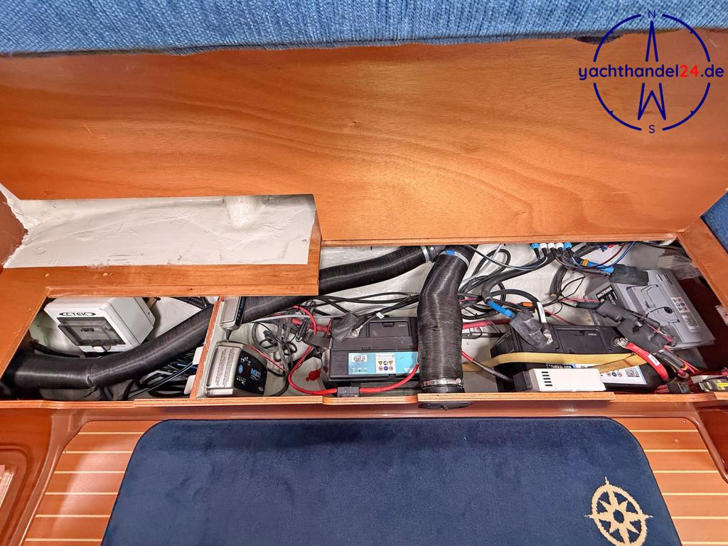 Cockpit der Bavaria 36 Baujahr 2004, 11.4 Meter lang, Zustand: sehr gut