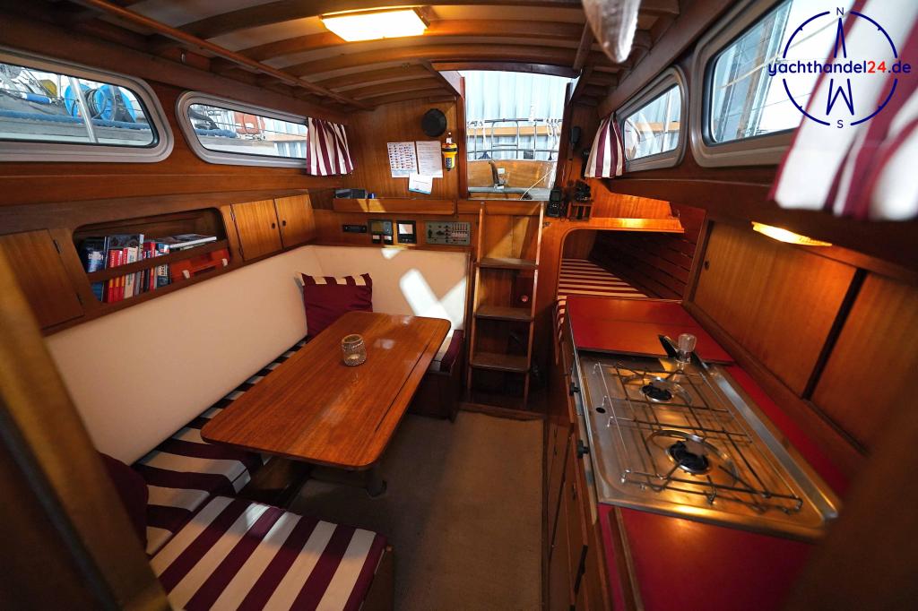 Cockpit der Henningsen &amp; Steckmest Scalar 28 Baujahr 1974, 8.6 Meter lang, Zustand: sehr gut