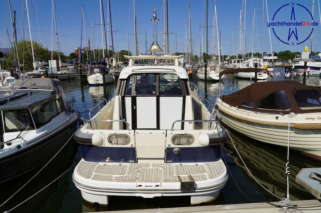 Cockpit der Askeladden 805 Commuter Baujahr 2006, 8 Meter lang, Zustand: sehr gut