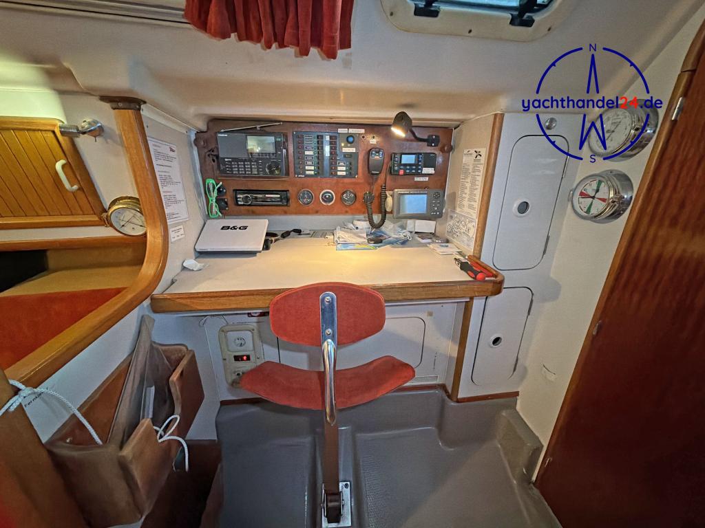 Motorraum der Dehler 34 top Baujahr 1989, 10.6 Meter lang, Zustand: gut