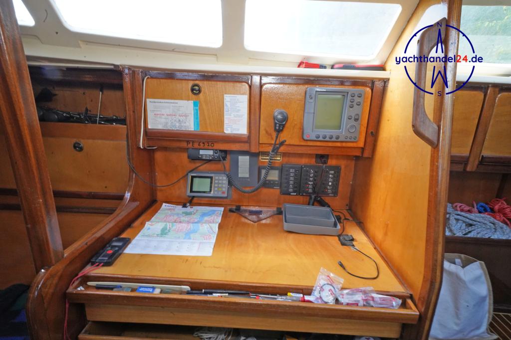 Deck der Waarschip 36 LD Baujahr 1992, 10.75 Meter lang, Zustand: reparaturbed&uuml;rftig