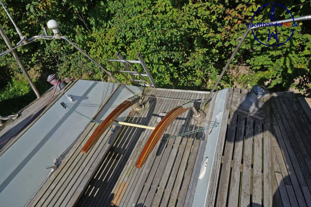 Deck der Waarschip 36 LD Baujahr 1992, 10.75 Meter lang, Zustand: reparaturbed&uuml;rftig