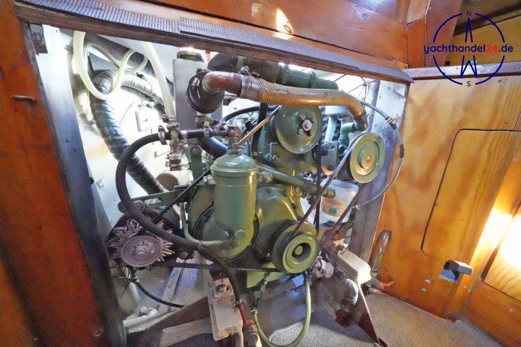 Motorraum der Unbekannter Hersteller pommersche Schlup Baujahr 1984, 13.5 Meter lang, Zustand: gut