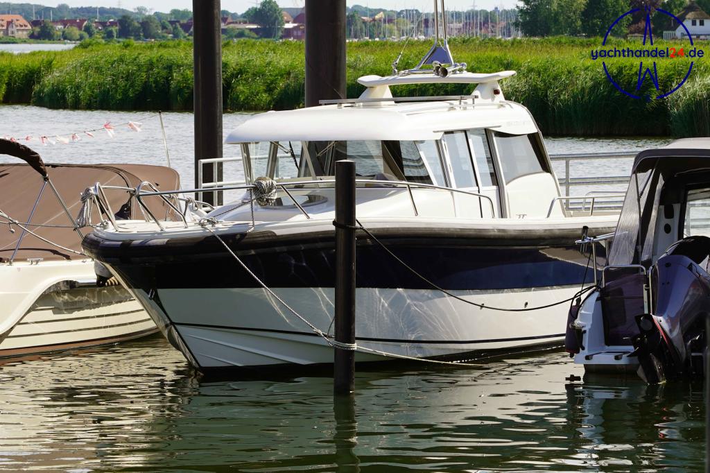 Au&szlig;enansicht der Askeladden 805 Commuter Baujahr 2006, 8 Meter lang, Zustand: gut