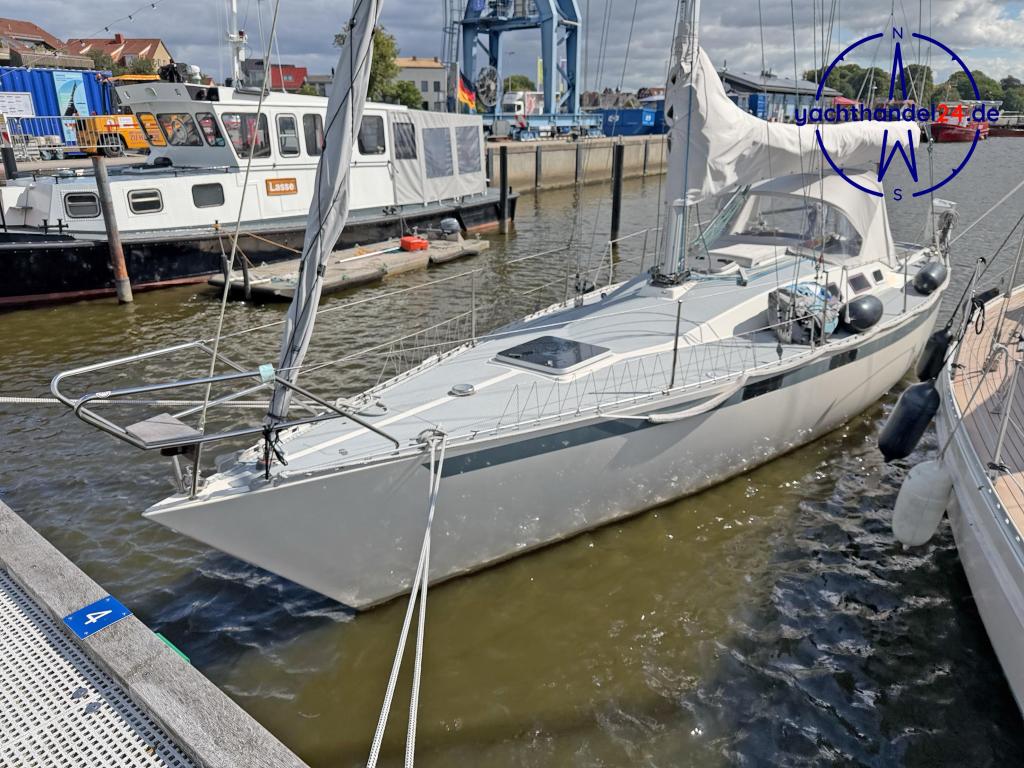 Au&szlig;enansicht der Diva Fabola Diva 39 Baujahr 1986, 11.8 Meter lang, Zustand: gut