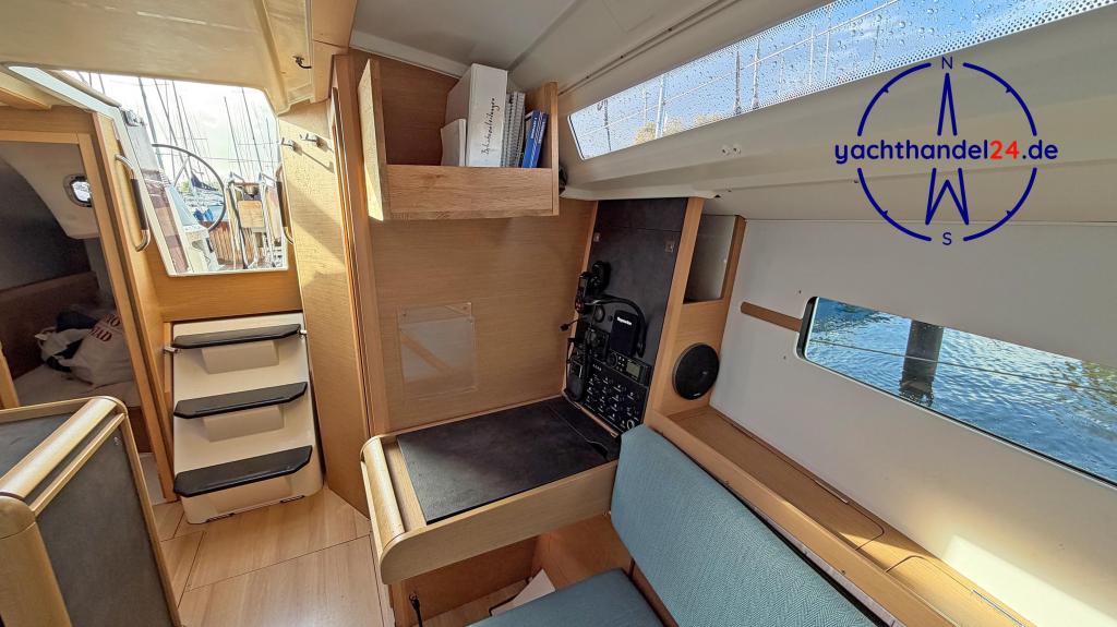 Cockpit der Jeanneau Sun Odyssey 349 Baujahr 2020, 10.34 Meter lang, Zustand: gut