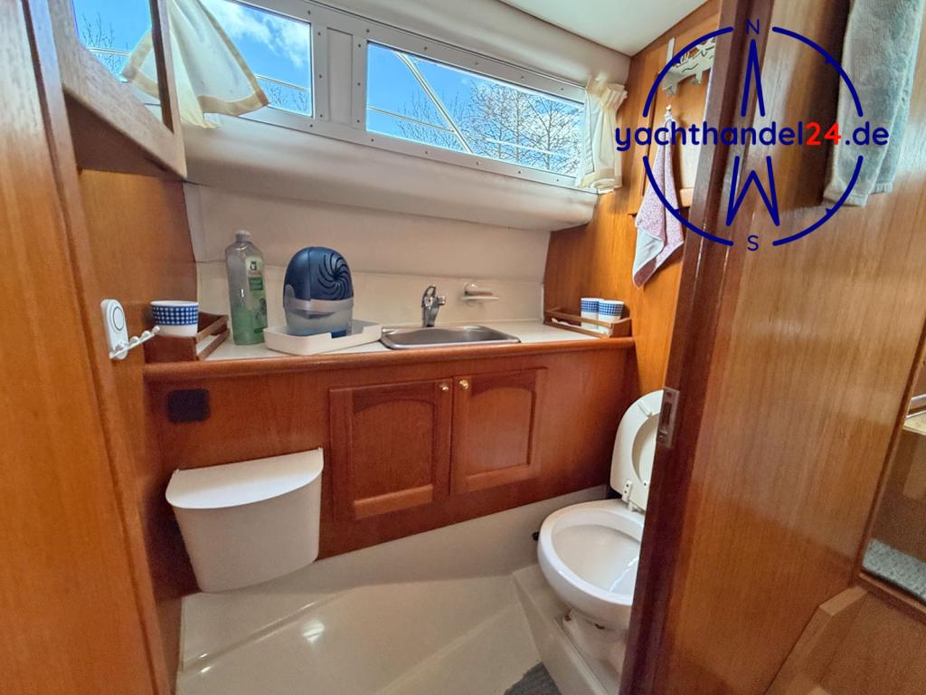 Innenansicht der Dahls B&aring;tbyggeri a.s. Westbas 29 offshore Baujahr 2004, 9.2 Meter lang, Zustand: gut