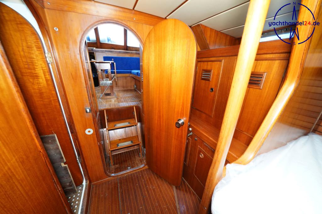 Deck der Nautors Swan 39 DS Baujahr 1977, 11.98 Meter lang, Zustand: reparaturbed&uuml;rftig