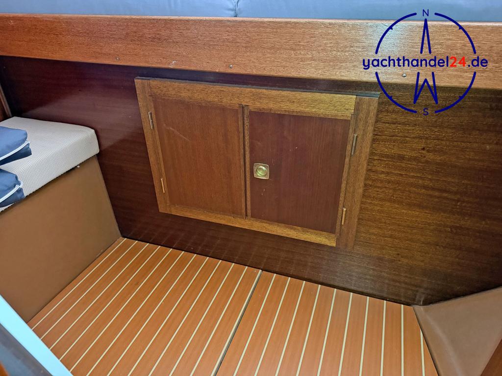 Innenansicht der Bavaria 36 Baujahr 2002, 11.4 Meter lang, Zustand: gut