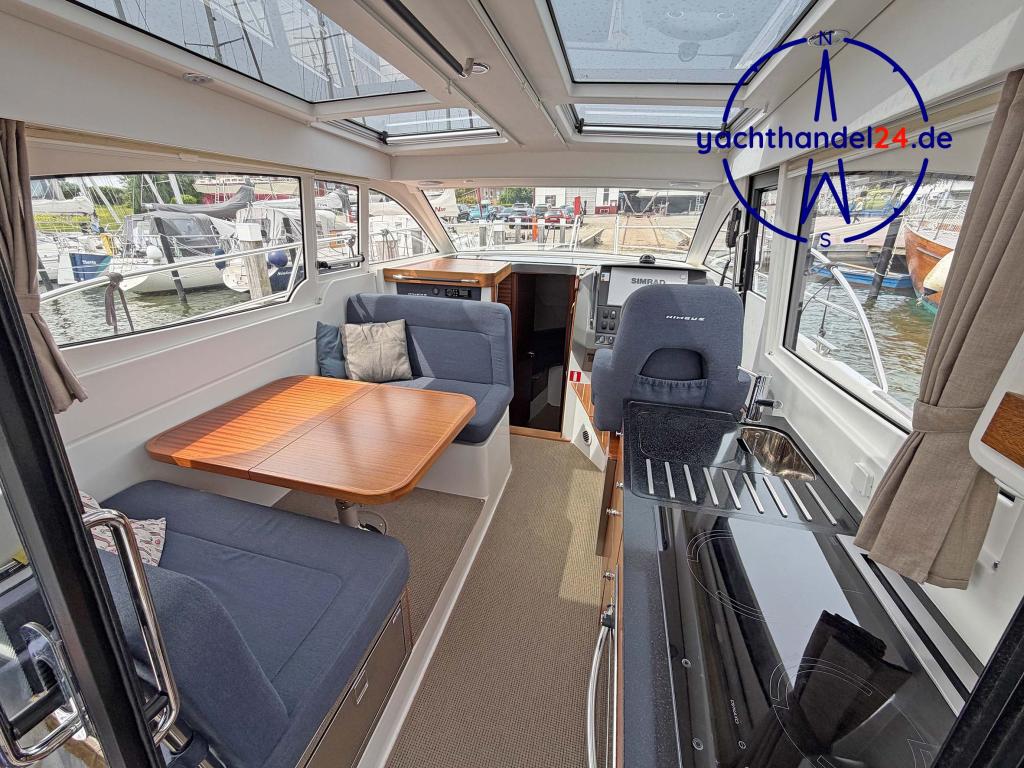 Cockpit der Nimbus 305 Coup&eacute; Baujahr 2018, 10.07 Meter lang, Zustand: neuwertig