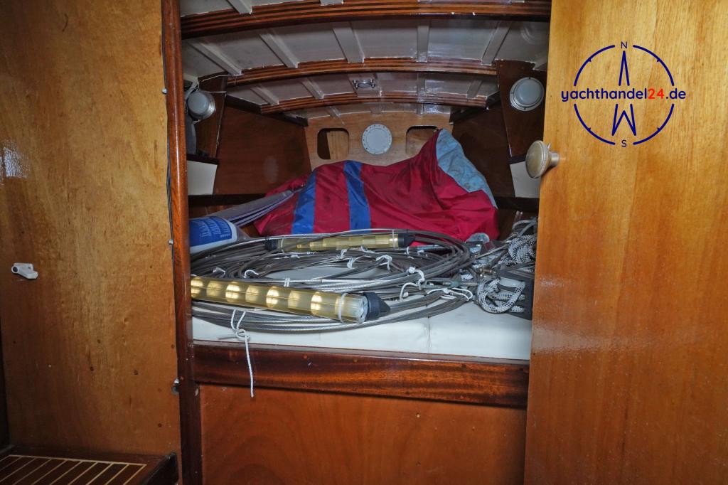 Weitere Ansicht der Waarschip 36 LD Baujahr 1992, 10.75 Meter lang, Zustand: reparaturbed&uuml;rftig