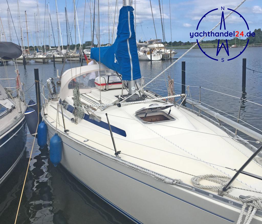 Au&szlig;enansicht der Omega 36 Baujahr 1988, 11 Meter lang, Zustand: gut