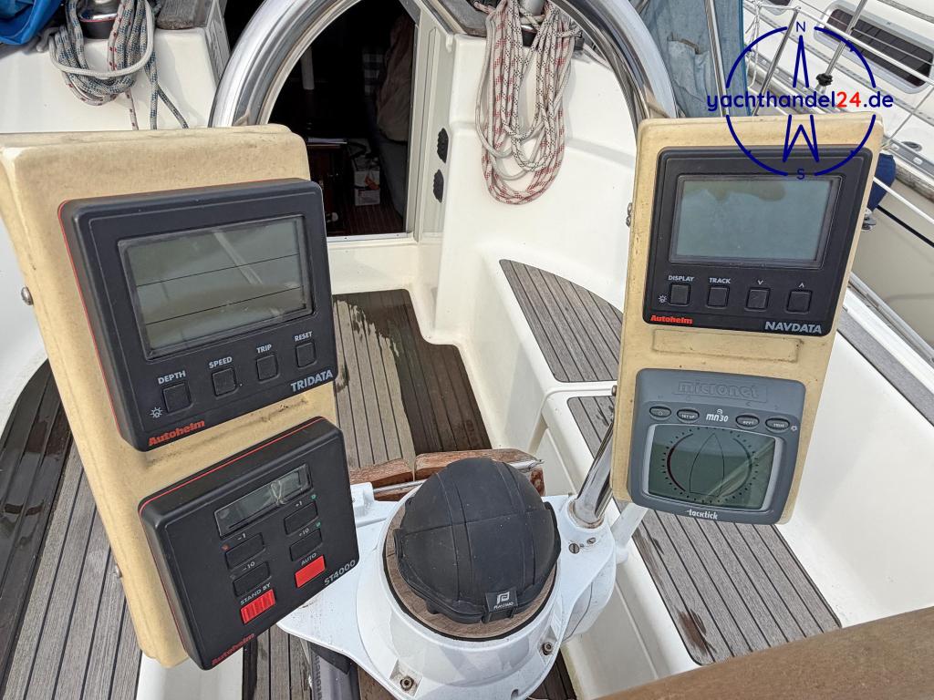 Motorraum der Bavaria 33 Exclusiv Baujahr 1996, 10.28 Meter lang, Zustand: gut