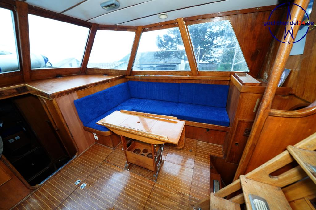 Motorraum der Nautors Swan 39 DS Baujahr 1977, 11.98 Meter lang, Zustand: reparaturbed&uuml;rftig