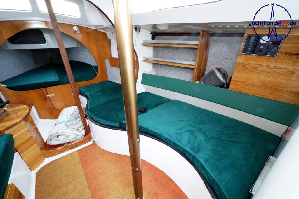 Weitere Ansicht der Comar Comet 910 Baujahr 1977, 9.1 Meter lang, Zustand: reparaturbed&uuml;rftig