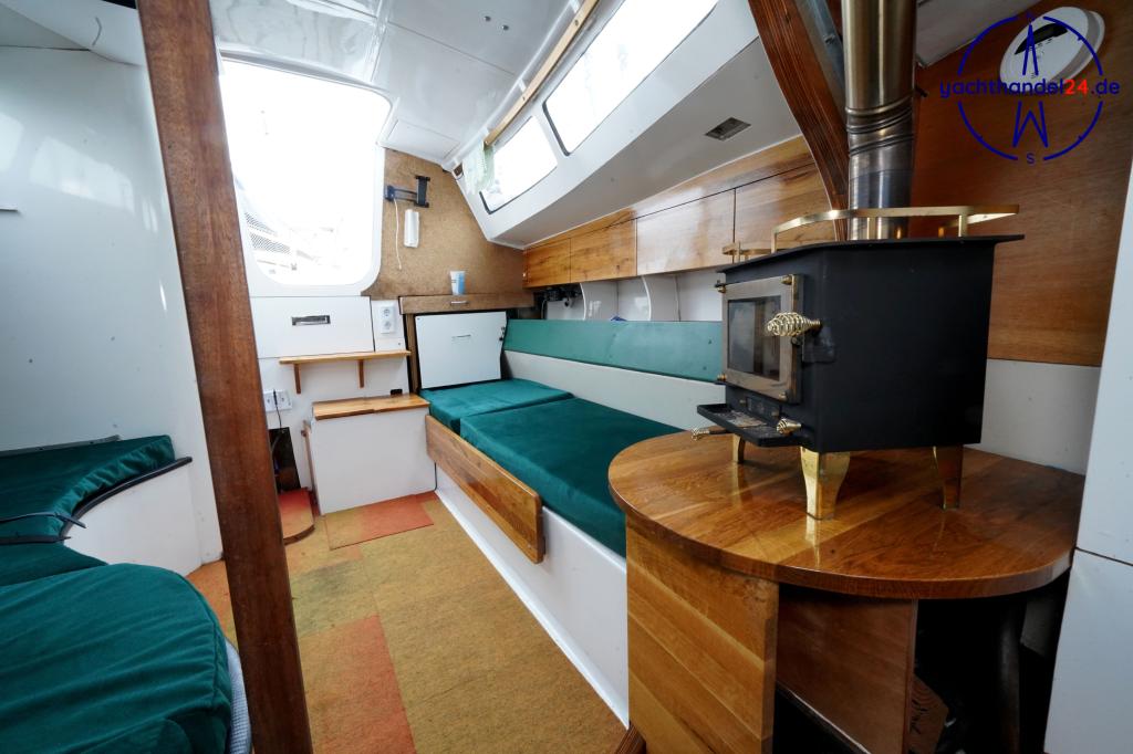 Detailansicht der Comar Comet 910 Baujahr 1977, 9.1 Meter lang, Zustand: reparaturbed&uuml;rftig