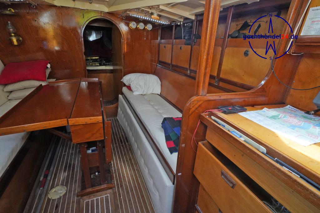 Cockpit der Waarschip 36 LD Baujahr 1992, 10.75 Meter lang, Zustand: reparaturbed&uuml;rftig